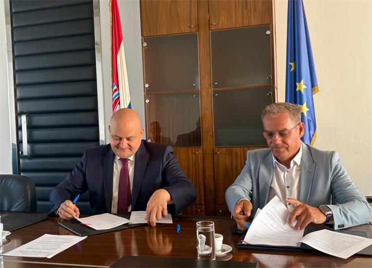 Slika /slike/Vijesti/2022/Potpisivanje ugovora 1.jpeg